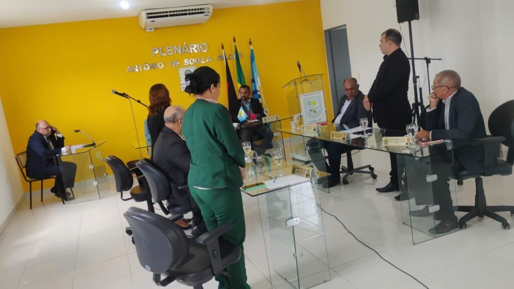 Contra O Povo – Vereadores De Lucena Em Menos De 20 Minutos, Reprovam Remanejamento De Recursos Para Pagar Servidor Público